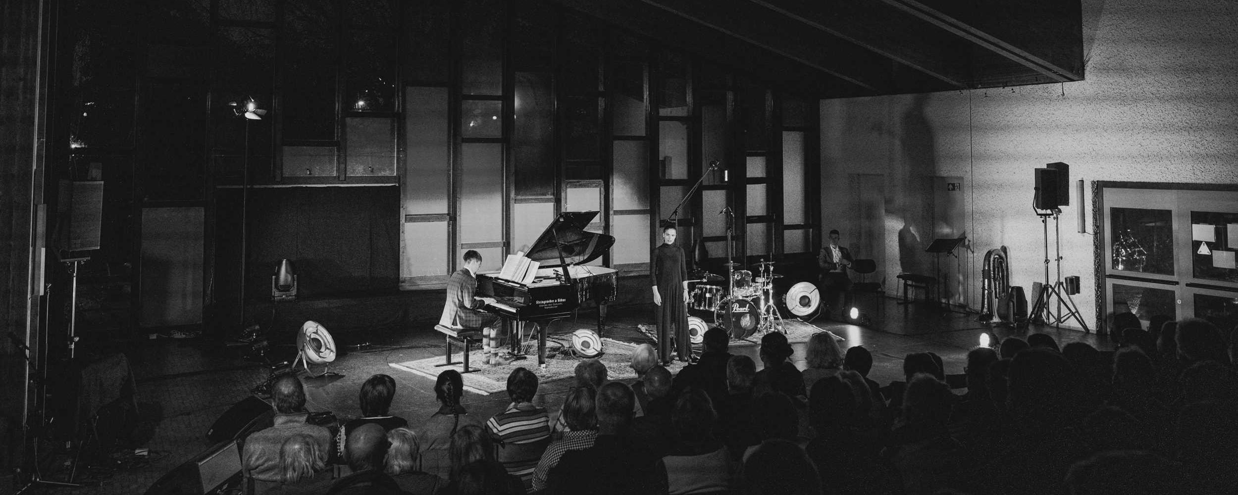 Sprecherin-Konzert-Buehne-3