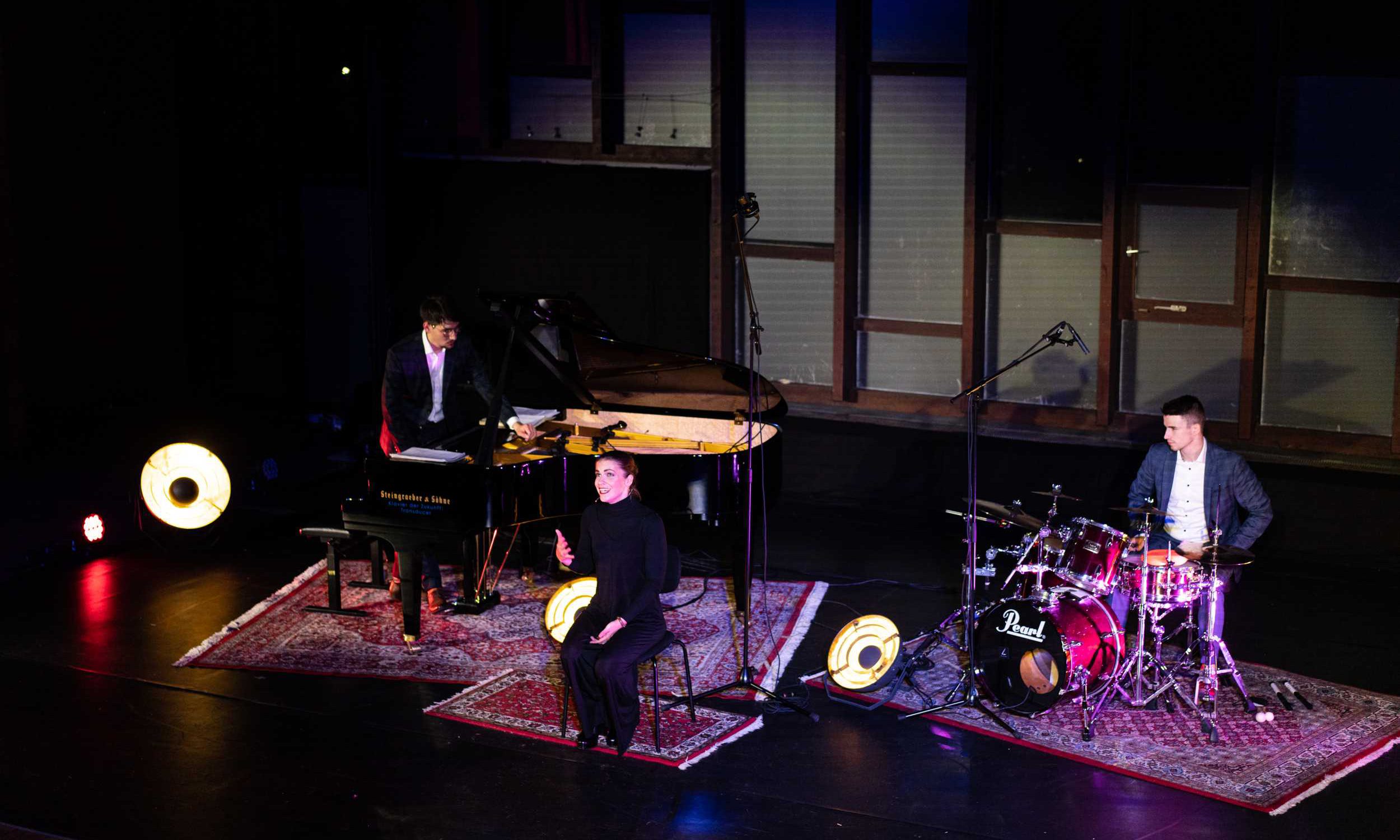 Sprecherin-Konzert-Buehne